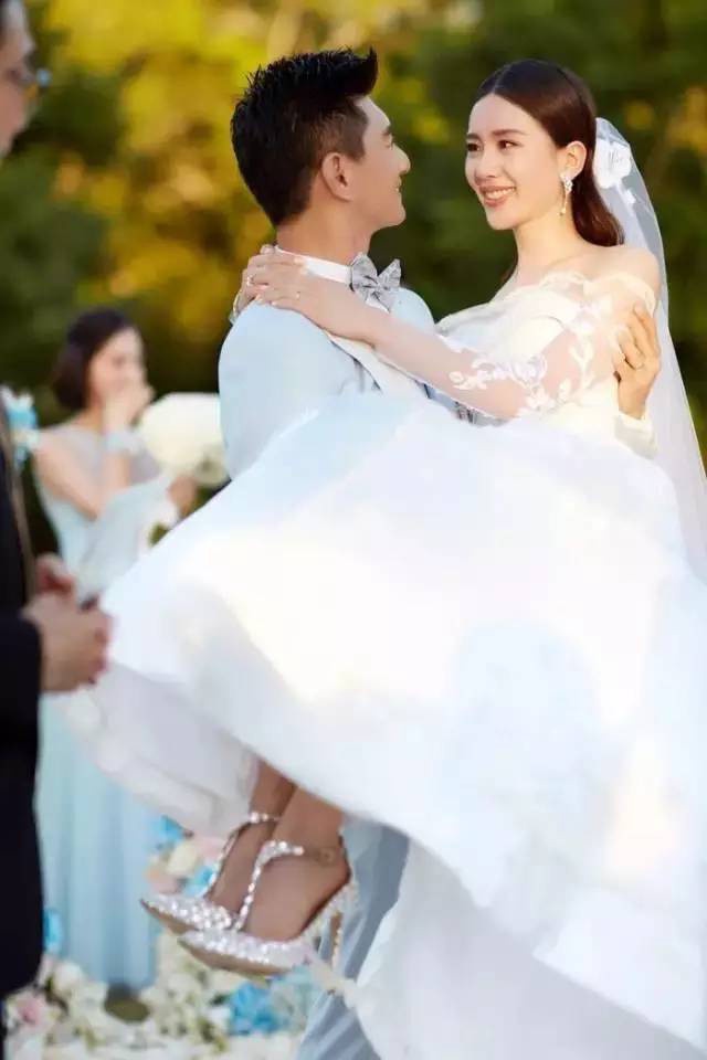 「英年早婚」的陸劇明星7:劉詩詩 28歲結婚產子