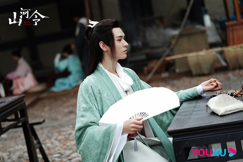 古裝劇《山河令》溫客行造型3:綠袍加紅帶造型