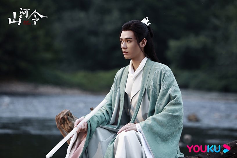 古裝劇《山河令》溫客行造型3:綠袍加紅帶造型