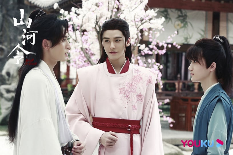 古裝劇《山河令》溫客行造型10:粉淺色配大紅長袍