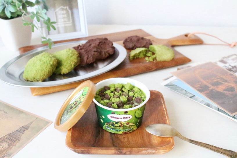 Häagen-Dazs「焦糖杏仁餅乾」&「抹茶巧克力餅乾」冰淇淋/295日元(約NT$80)