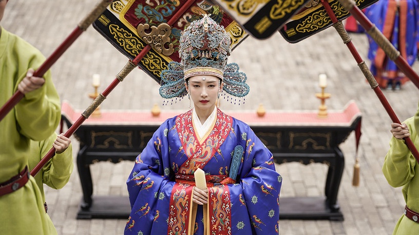 古裝劇女星「同款朝服造型」4:江疏影《清平樂》飾演 曹丹姝