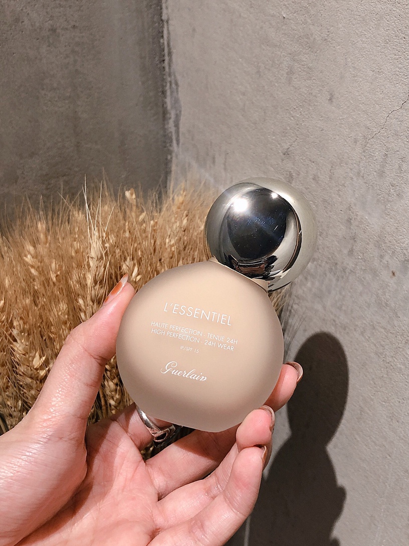 2021春夏「粉底液新品」適合膚質&妝感分析!TOM FORD一擦像換皮,嬌蘭小燈泡油肌真愛