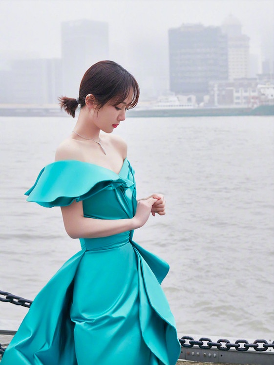 女星紅毯造型生圖vs精修1:楊紫