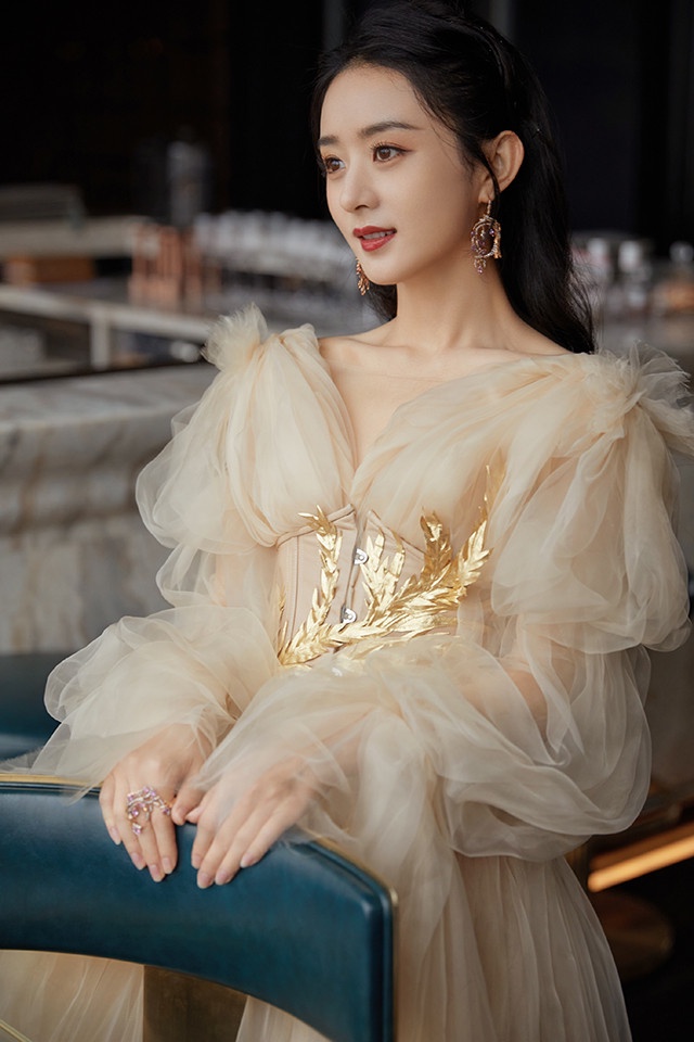 女星紅毯造型生圖vs精修10:趙麗穎