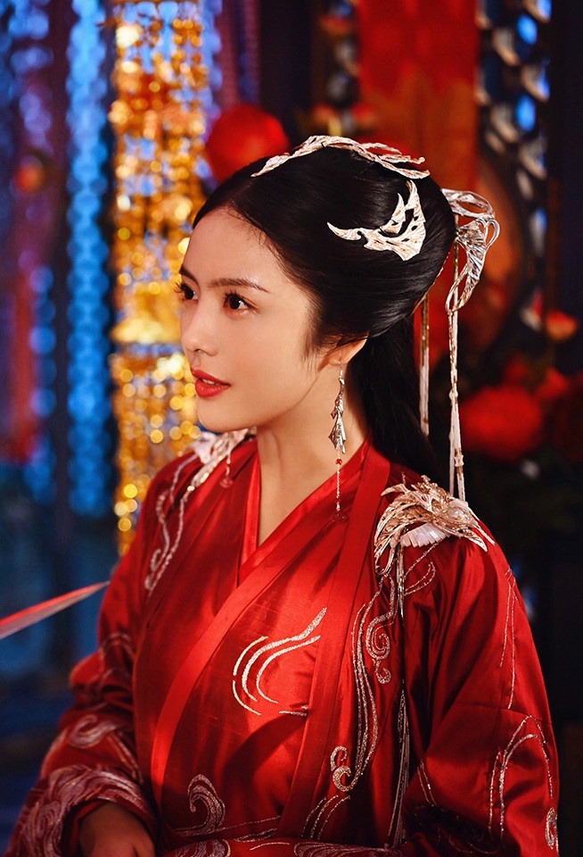 2021古裝劇「紅衣美人」8:蔡文靜 飾演《玲瓏》銀妝