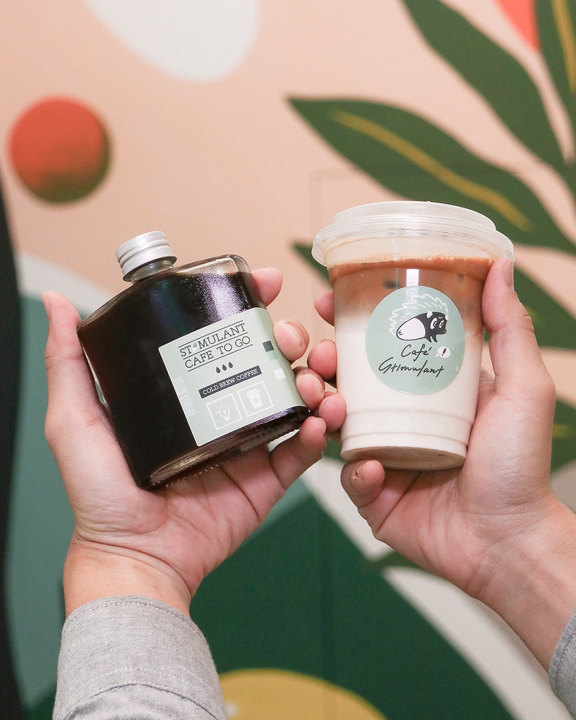 香菜拿鐵超狂!外帶咖啡店「幸奮劑」新開幕,三色漸層擂茶拿鐵超欠拍