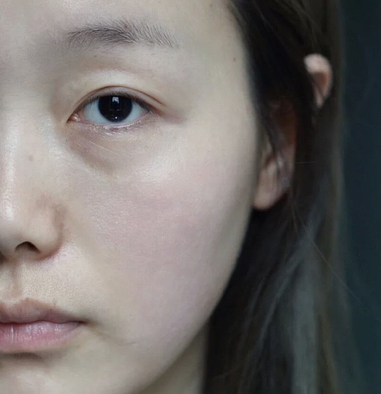 彩妝師瑕疵肌「無瑕輕薄底妝」畫法!脫皮/痘痘/毛孔都有解,新手底妝步驟這樣做