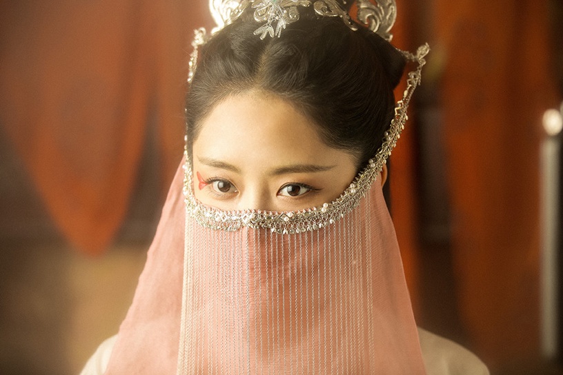 古裝劇一眼萬年的「面紗美人」4:譚松韻 飾演《錦衣之下》袁今夏