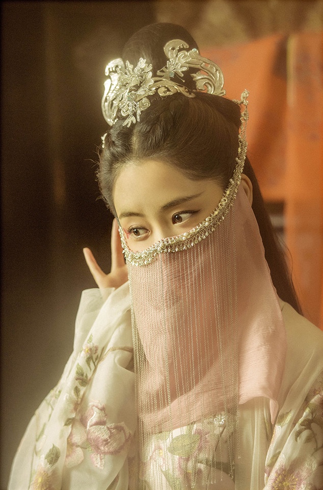 古裝劇一眼萬年的「面紗美人」4:譚松韻 飾演《錦衣之下》袁今夏