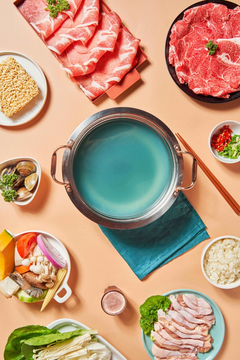 藍色湯頭火鍋!樂崎火鍋推「藍眼淚雞湯鍋」,老母雞湯頭鮮甜每日限量,還享5折吃肉!