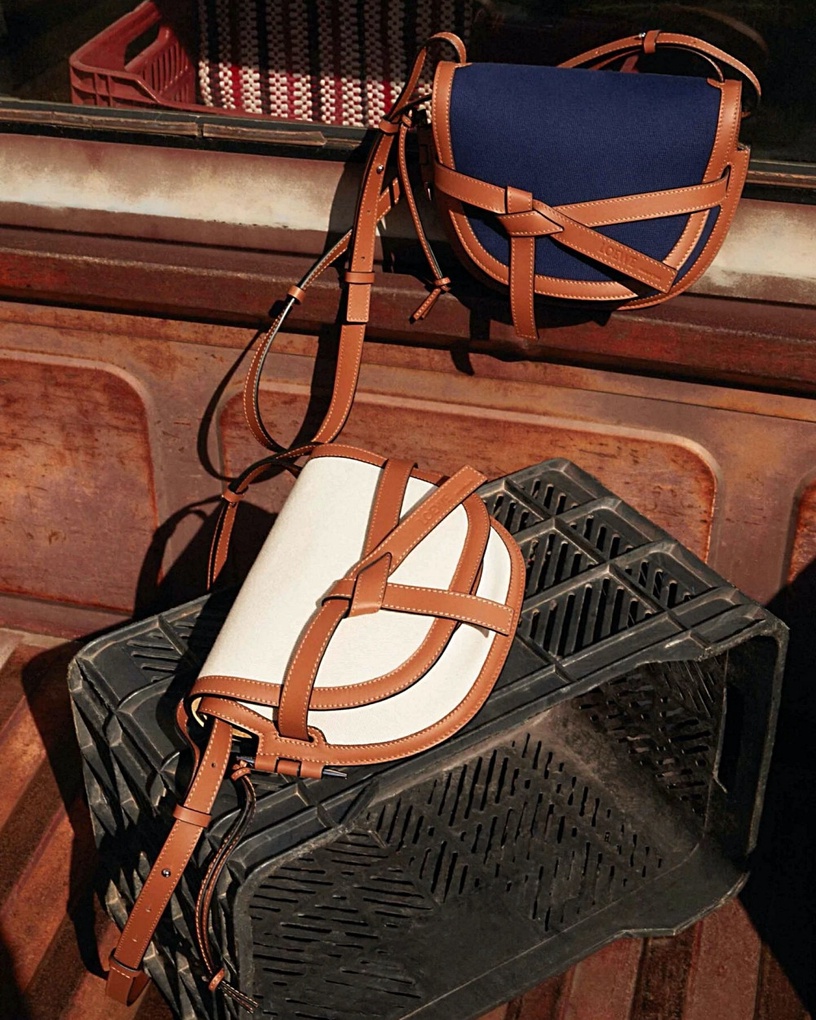2021奶茶色精品包推薦:LOEWE Gate Bag,NT68.000(小號)