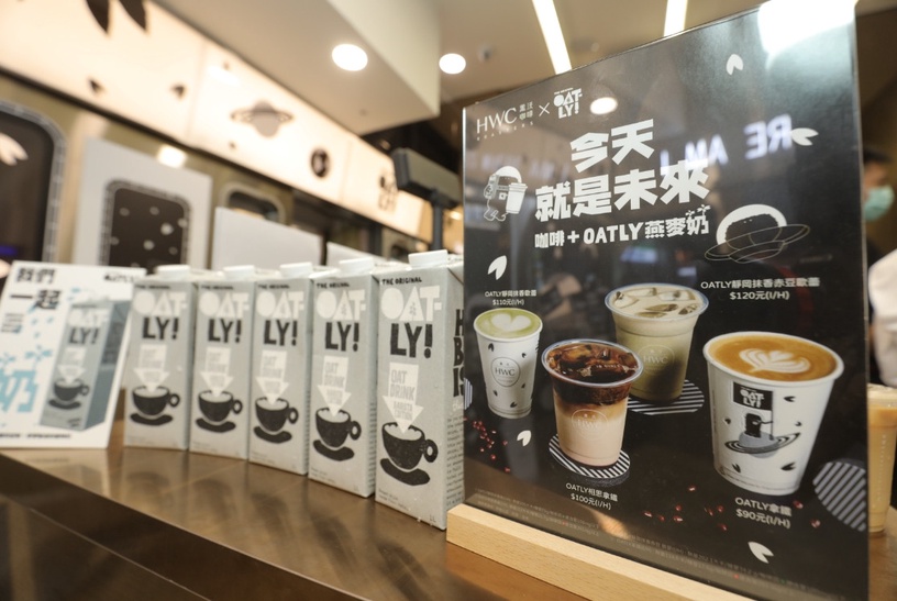 7-11、全家喝得到燕麥奶拿鐵!燕麥奶進軍超商,加黑沃咖啡聯名OATLY推4款獨家燕麥咖啡