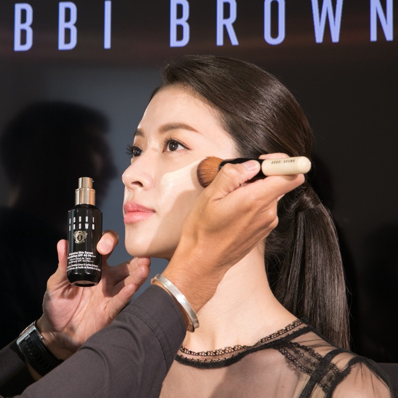 專櫃粉底液推薦11:Bobbi Brown 高保濕修護精華粉底(升級版) 30ml,NT.2400