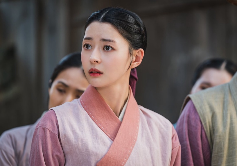 2021韓星古裝/時裝對比!俞利、金裕貞韓服古裝簡直美成仙,金所泫、權娜拉好可惜