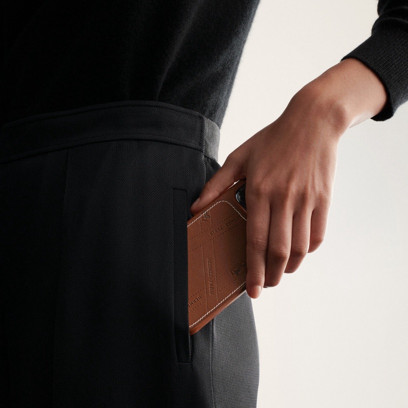 Hermès首款iPhone手機殼來啦!「Hermès x Apple」2021全新配件登場,AirTag皮件也超美