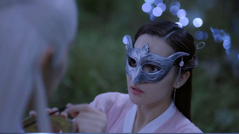 迪麗熱巴「毀顏值」的奇葩古裝造型1:《三生三世枕上書》不合臉的面具