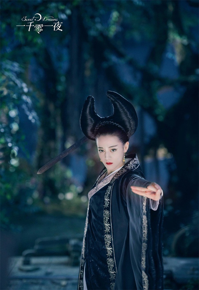 迪麗熱巴「毀顏值」的奇葩古裝造型4:《一千零一夜》牛角髮髻