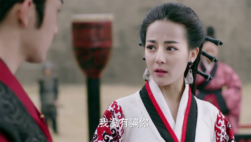 迪麗熱巴「毀顏值」的奇葩古裝造型6:《秦時麗人明月心》老氣的弧形頭