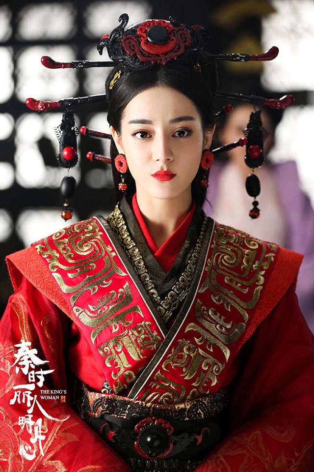 迪麗熱巴「毀顏值」的奇葩古裝造型6:《秦時麗人明月心》老氣的弧形頭
