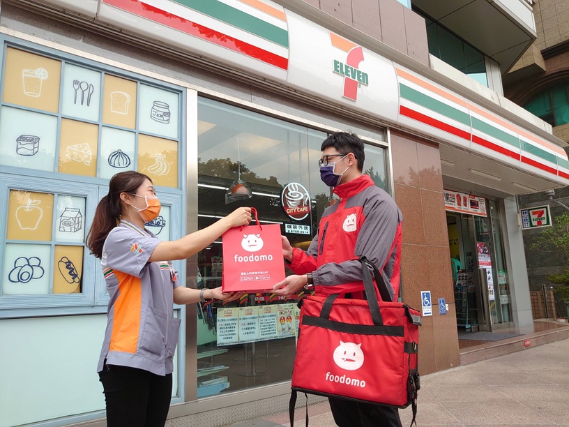 超商外送平台優惠大戰!7-11「咖啡第2杯半價、限時免運」、全聯「不限金額5折」