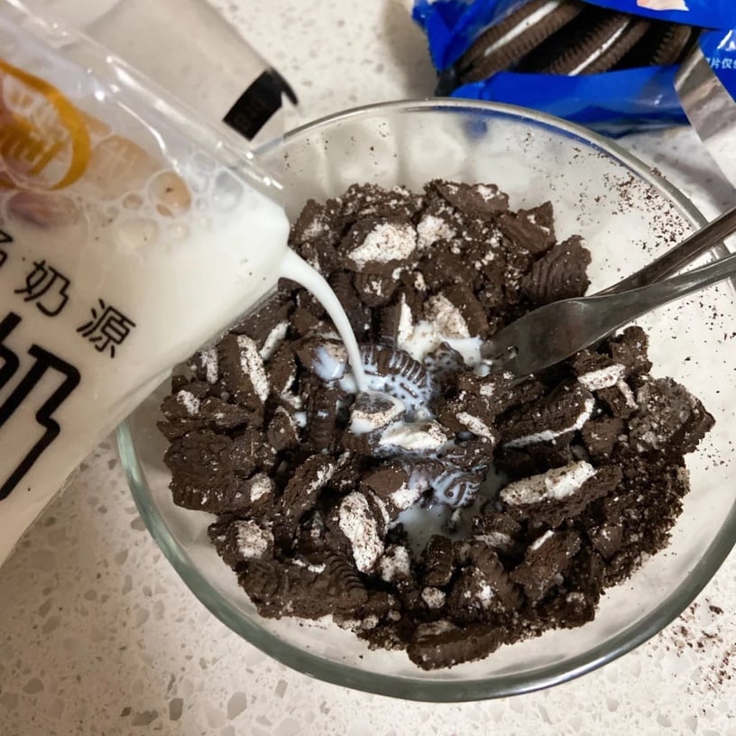 「OREO布朗尼」懶人食譜登場!「壓一壓、攪一攪」免烤箱輕鬆完成,爆漿熔岩口感超銷魂