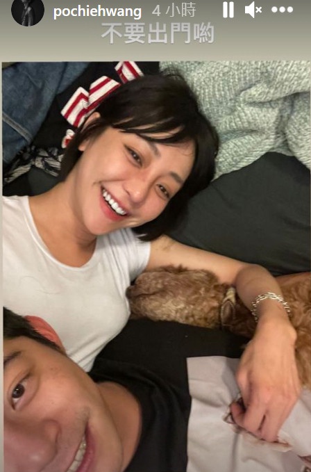 明星宅家防疫日常!賈靜雯幫修杰楷剃頭又放閃,陳庭妮拍《火神的眼淚》感慨醫護太辛苦