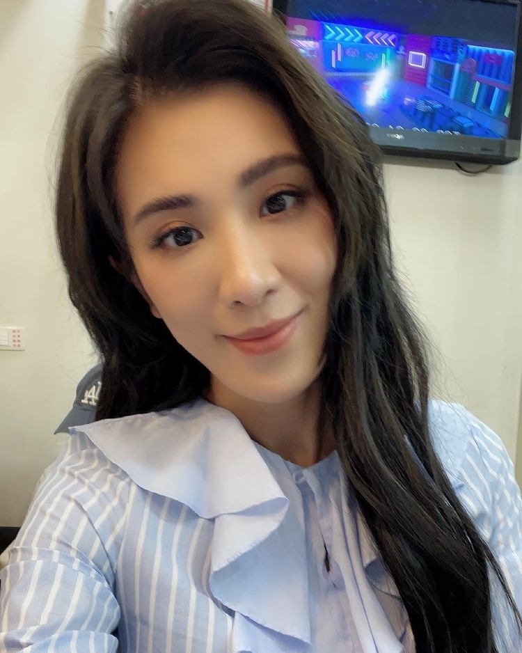 明星宅家防疫日常!賈靜雯幫修杰楷剃頭又放閃,陳庭妮拍《火神的眼淚》感慨醫護太辛苦