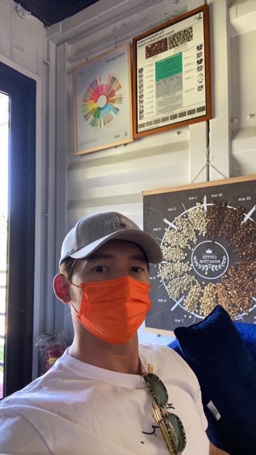 明星宅家防疫日常!賈靜雯幫修杰楷剃頭又放閃,陳庭妮拍《火神的眼淚》感慨醫護太辛苦