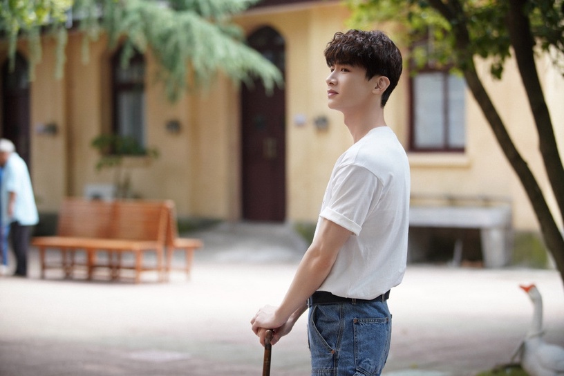 穿白T太帥男星3:白敬亭