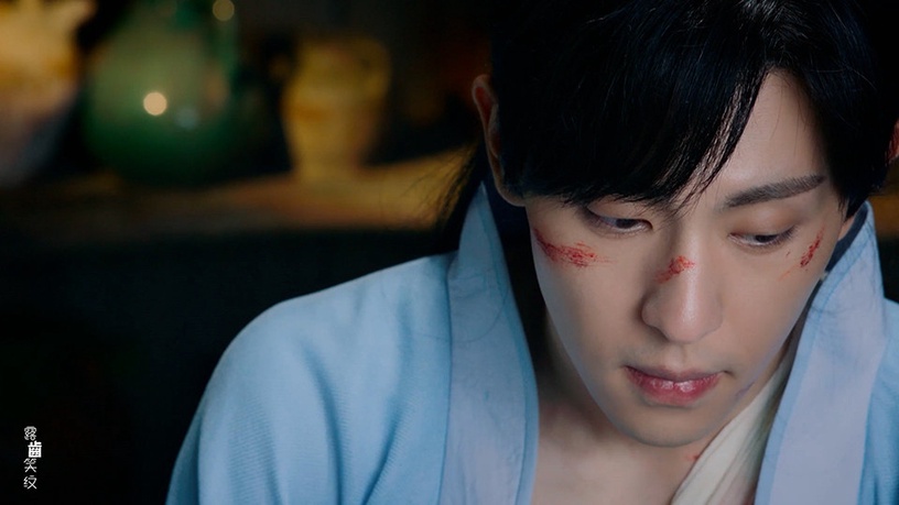 古裝美男「戰損妝」造型2:鄧倫 飾演《香蜜沉沉燼如霜》旭鳳
