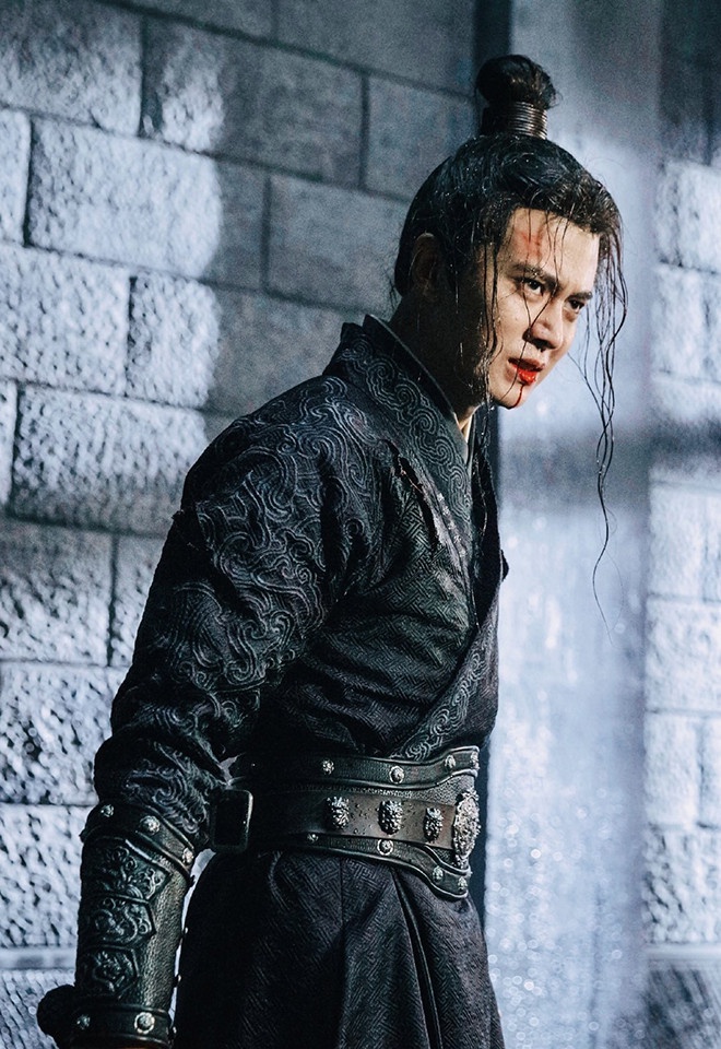 古裝美男「戰損妝」造型5:任嘉倫 飾演《錦衣之下》陸繹