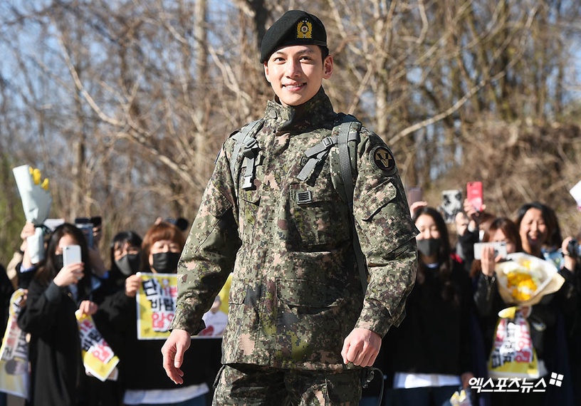 網熱議韓星超帥從軍入伍照!玄彬、玉澤演軍照超Man,李東海軍照非粉絲都在存!