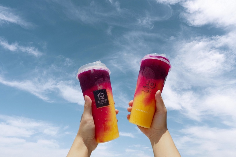 大苑子飲料免費送!大苑子火龍果系列飲品登場,芒果+火龍果漸層太夢幻,APP支付送飲料