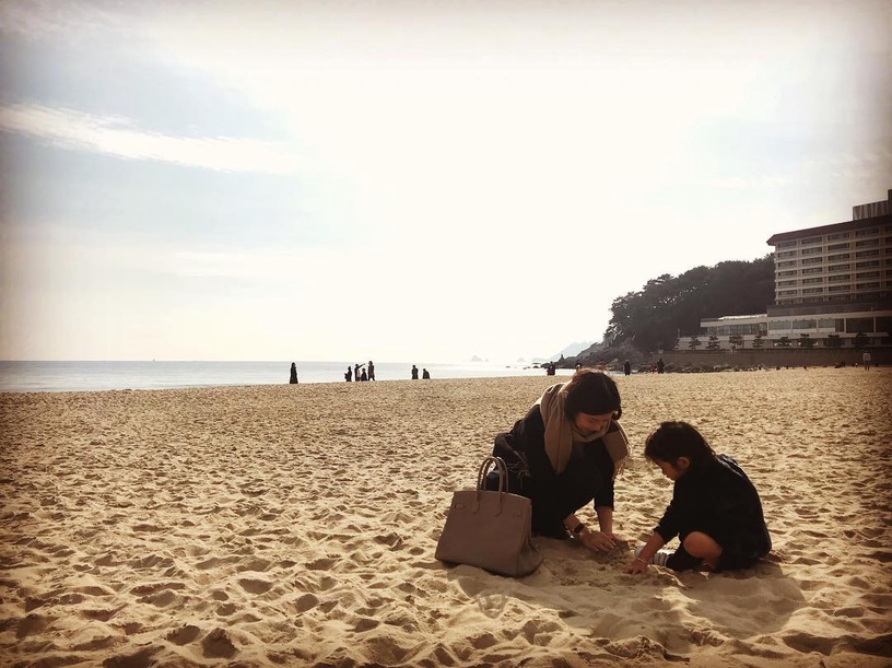 池晟寵妻舉動又+1!應援《我的上流世界》讚李寶英「世界最美」,女兒:他們很愛對方♥