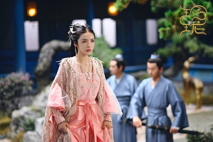 2021陸劇「最拼勞模」代表演員8:蔡文靜《陽光之下》、《緊急公關》、《大俠盧小魚之夕陽紅戰隊》、《玲瓏》