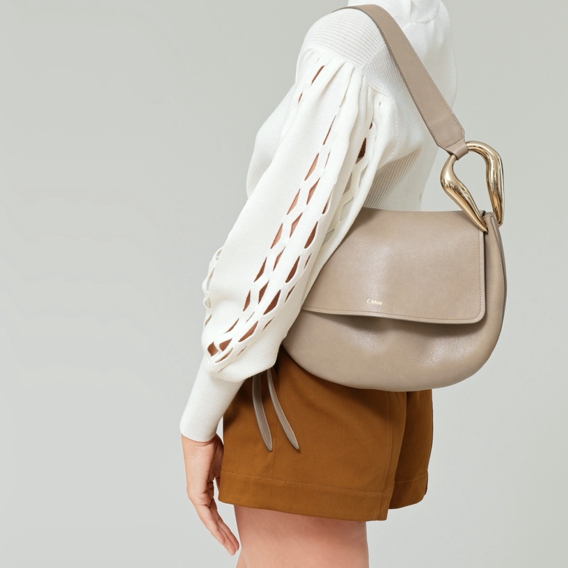 2021絕美「燕麥奶色」精品包推薦!GUCCI馬銜扣太美,CELINE、BURBERRY半月包更是搶翻