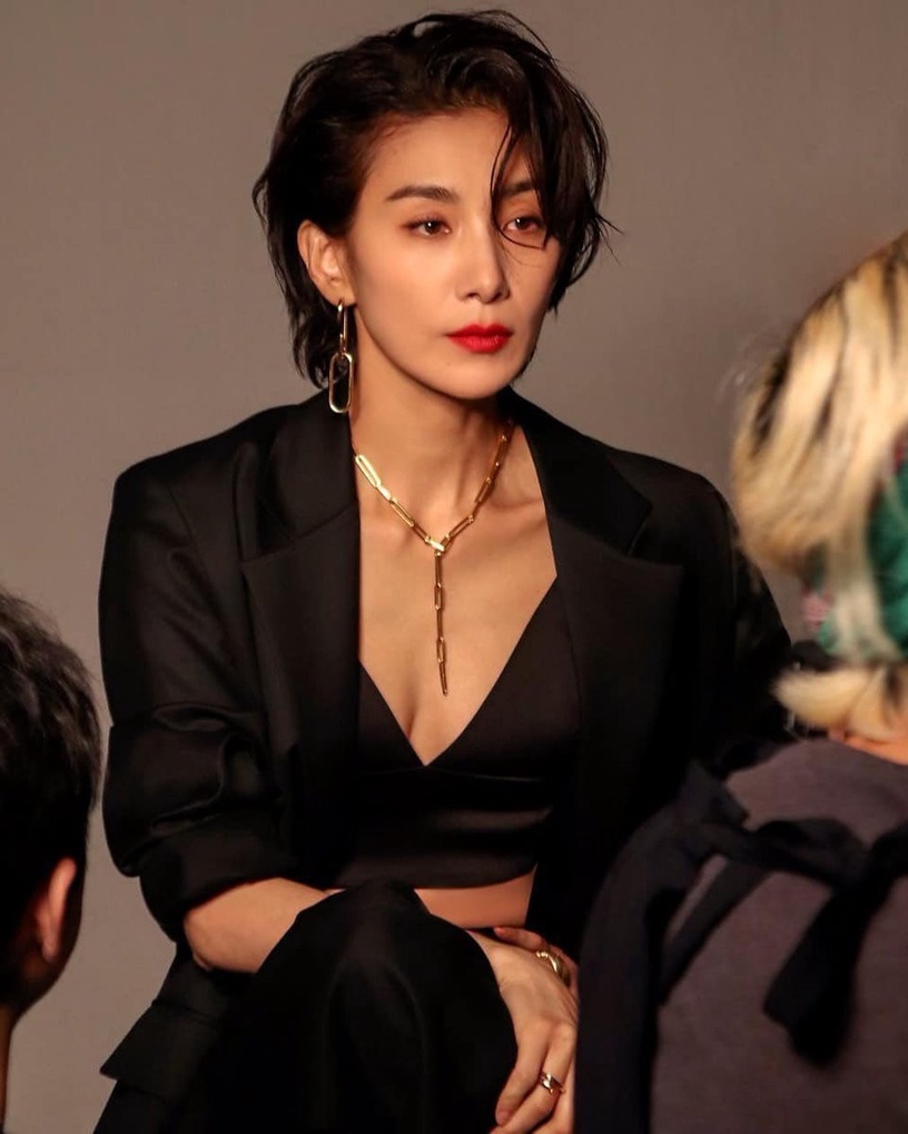 外貌管理超絕的女星!智孝11年素顏都沒變,《我的上流世界》金瑞亨48歲身材比女團還辣