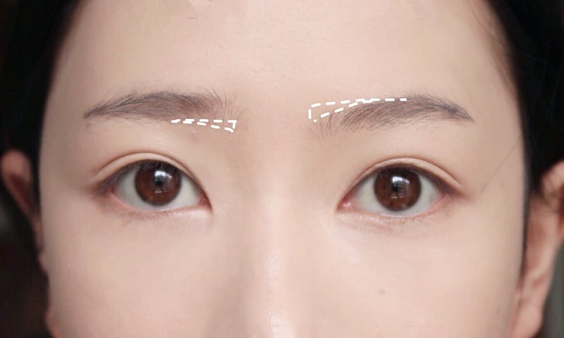 不對稱眉毛畫法教學:眉筆填補不對稱的眉頭空隙