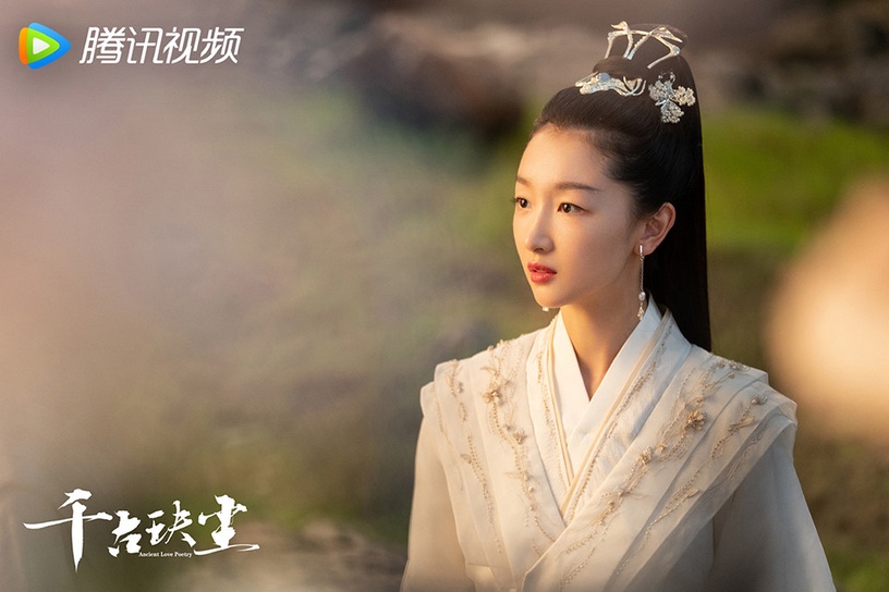 古裝被嫌醜的陸劇女星1:周冬雨《千古玦塵》