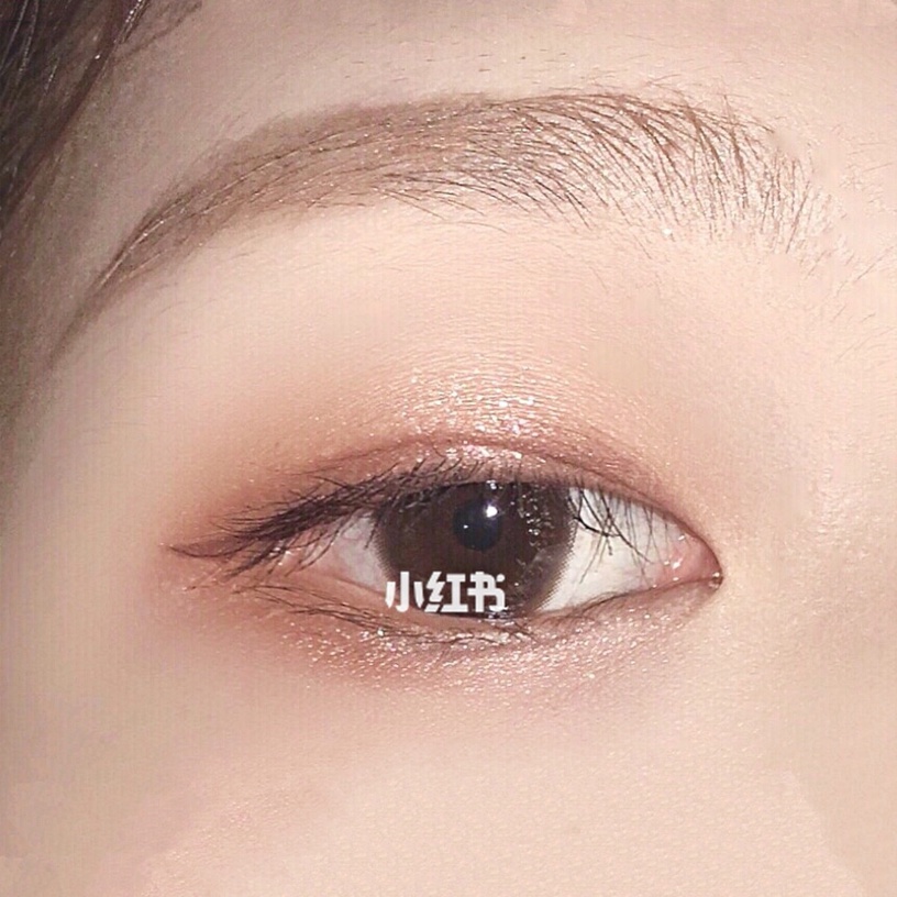 新手必學內雙眼妝畫法!化妝師親授消腫泡眼妝教學,雙眼皮貼法、眼影消腫是關鍵