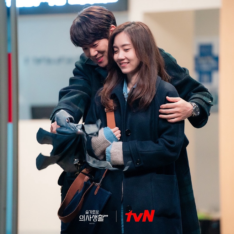 Netflix《機智醫生生活2》白亨道竟然是他?5大最新彩蛋解析,羽朱的畫藏魔鬼細節,暗示翊頌關係?