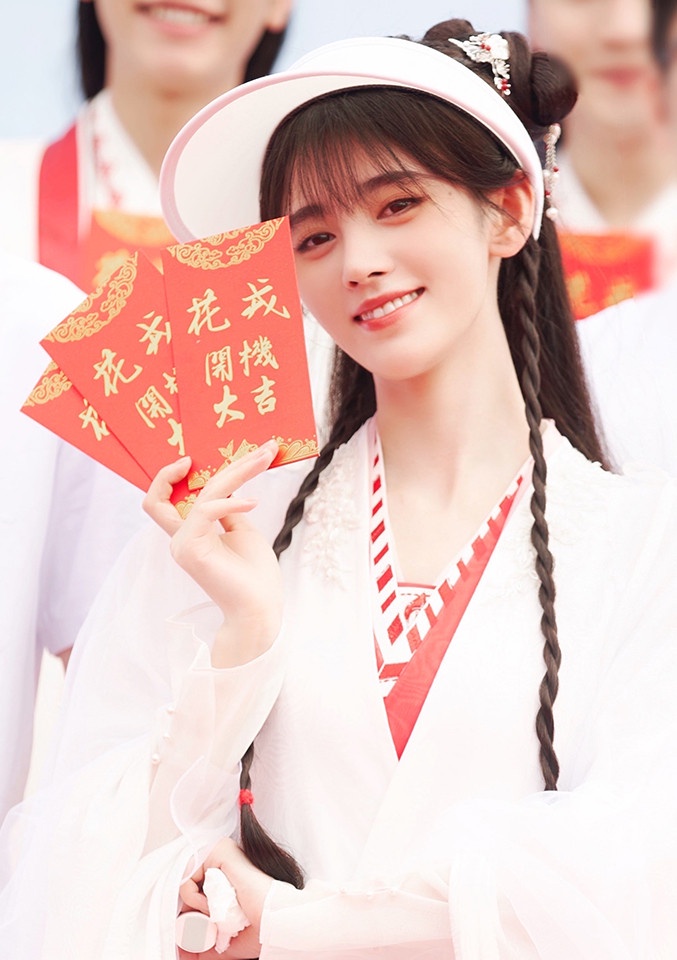 偶像女團轉型演員的陸劇資源PK 3:鞠婧禕《滿月之下請相愛》、《慕南枝》、《花戎》待播