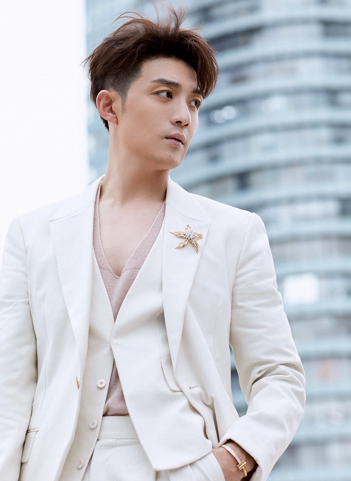 古裝劇《千古玦塵》演員古裝vs時裝2:李澤鋒 飾演 炙陽