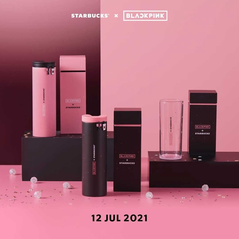 BLACKPINK x 星巴克夢幻聯名,粉色保溫瓶、亮片玻璃杯,還有手提袋等周邊商品!
