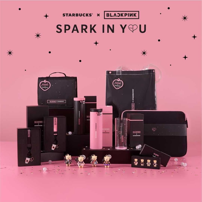 BLACKPINK x 星巴克夢幻聯名,粉色保溫瓶、亮片玻璃杯,還有手提袋等周邊商品!