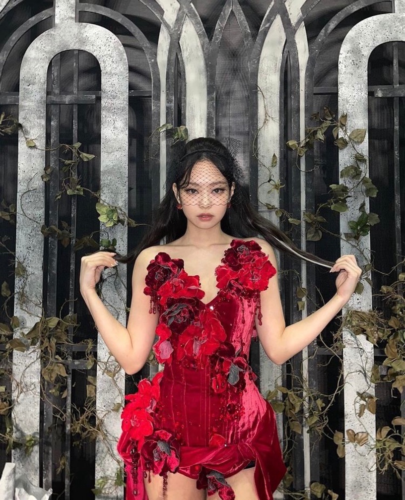 韓熱議「舞台實力最強愛豆」TOP8!Jennie、泫雅、太妍入榜,EXO伯賢高難度轉音成經典