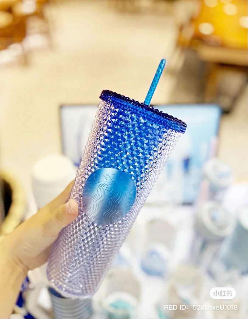 星巴克「夏日夢幻星河杯」登場!漸層星空玻璃杯、銀河渲染杯超燒,海灘熊水晶杯必收