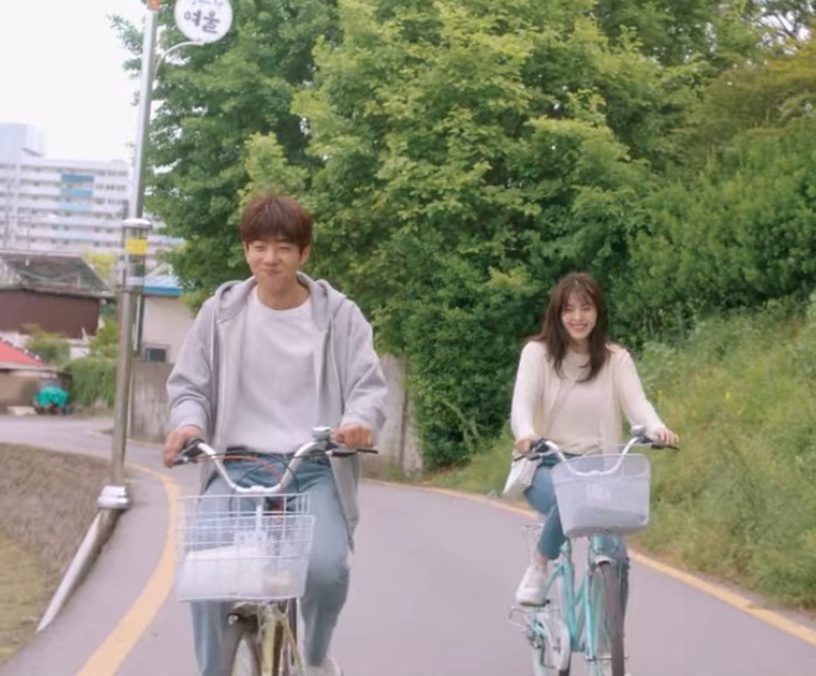 Netflix《無法抗拒的他》宋江人氣輸男二?度赫5貼心細節,逛街全程寵溺&見情敵這動作有玄機?