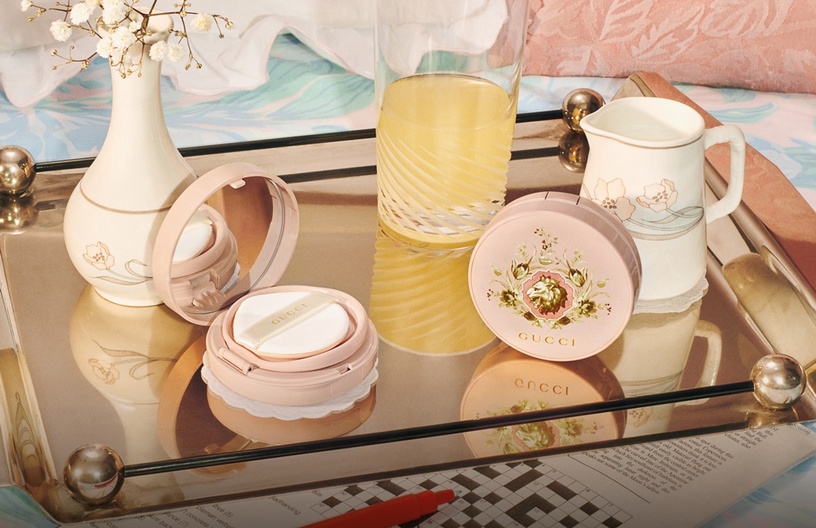 GUCCI首款氣墊登場,絕美嫩粉外殼搭配印花太美
